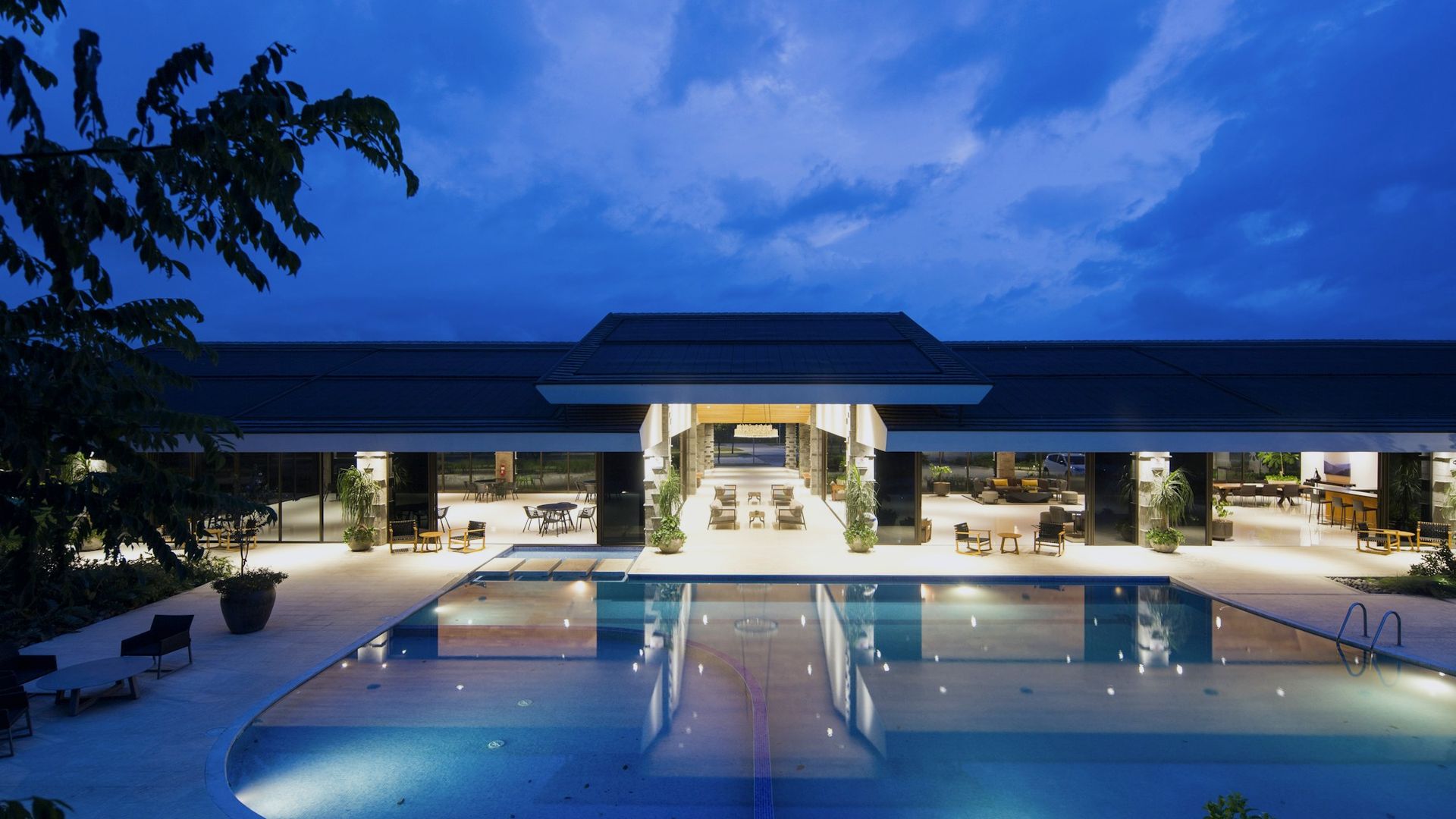 Luxury villa at night, the cover of Flash Ethereum